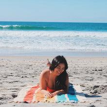 Cargar imagen en el visor de la galería, TOALLAS DE PLAYA
